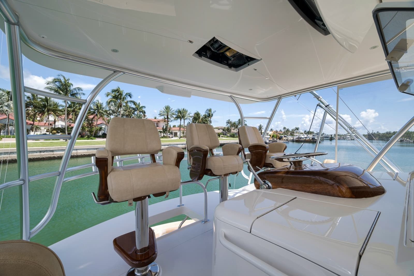 2017 Viking 62 Convertible - Photo 43