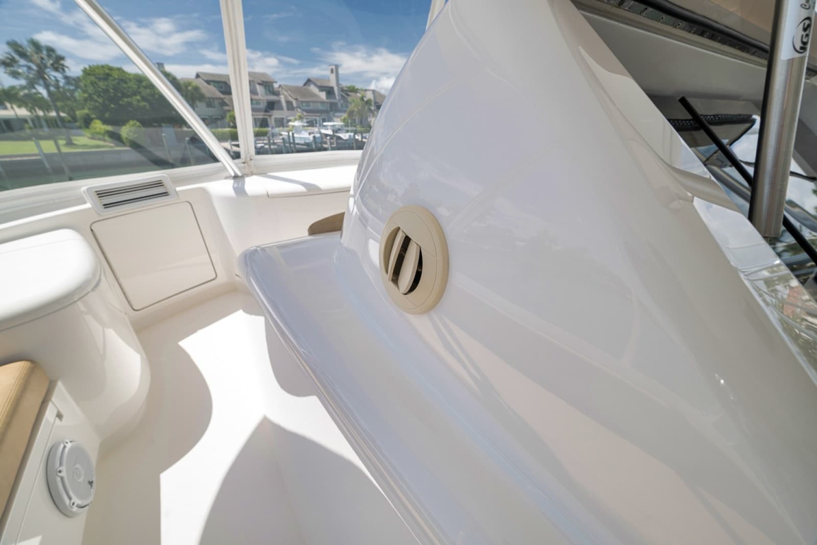 2017 Viking 62 Convertible - Photo 38