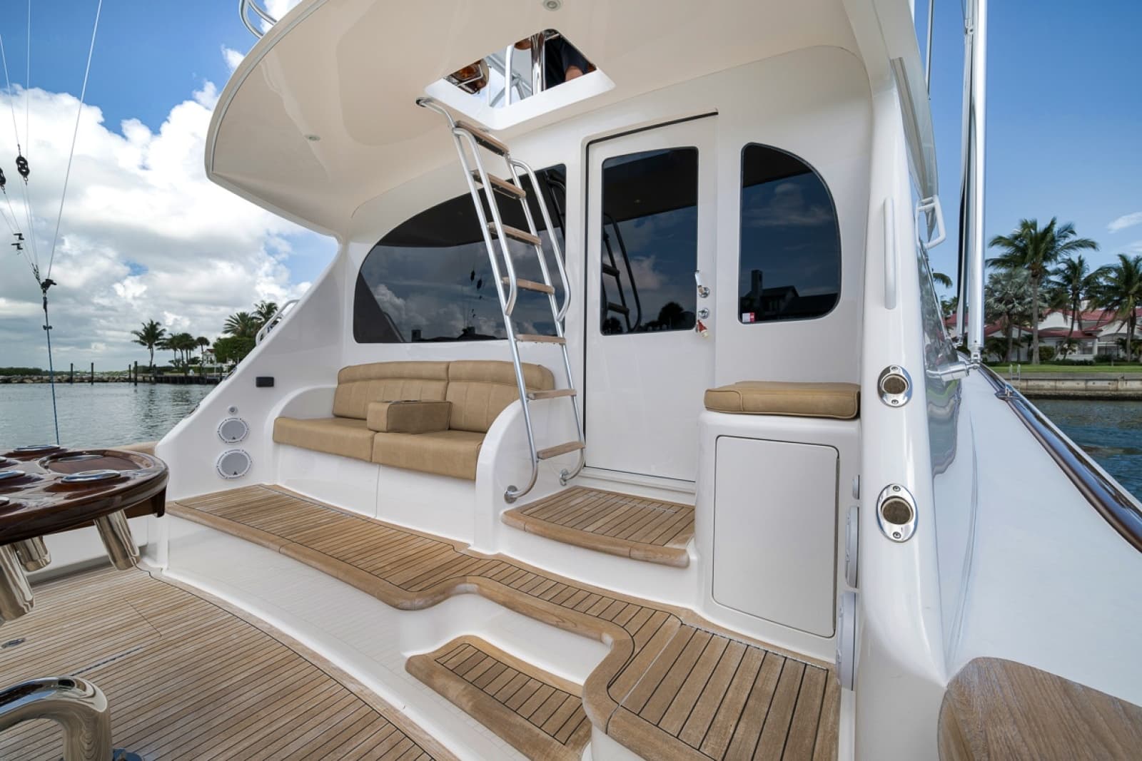 2017 Viking 62 Convertible - Photo 20