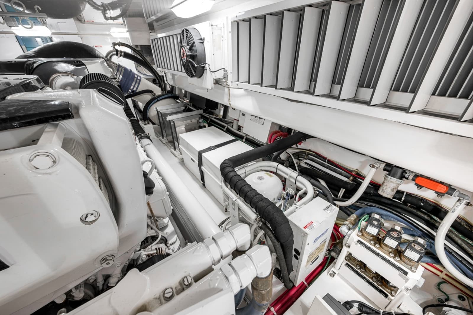 2017 Viking 62 Convertible - Photo 62