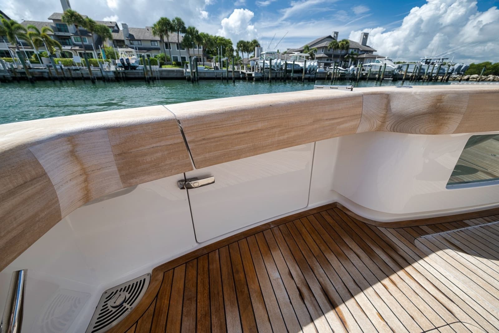 2017 Viking 62 Convertible - Photo 25
