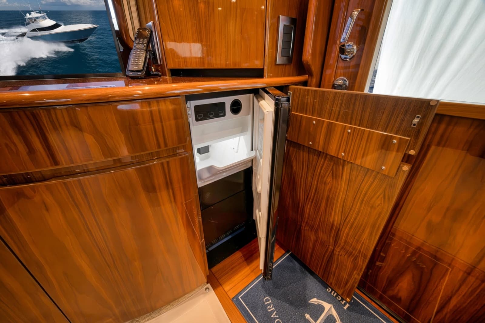 2017 Viking 62 Convertible - Photo 45
