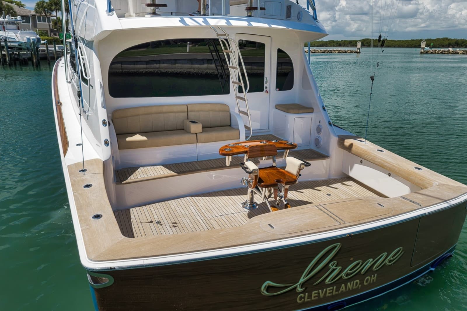 2017 Viking 62 Convertible - Photo 19