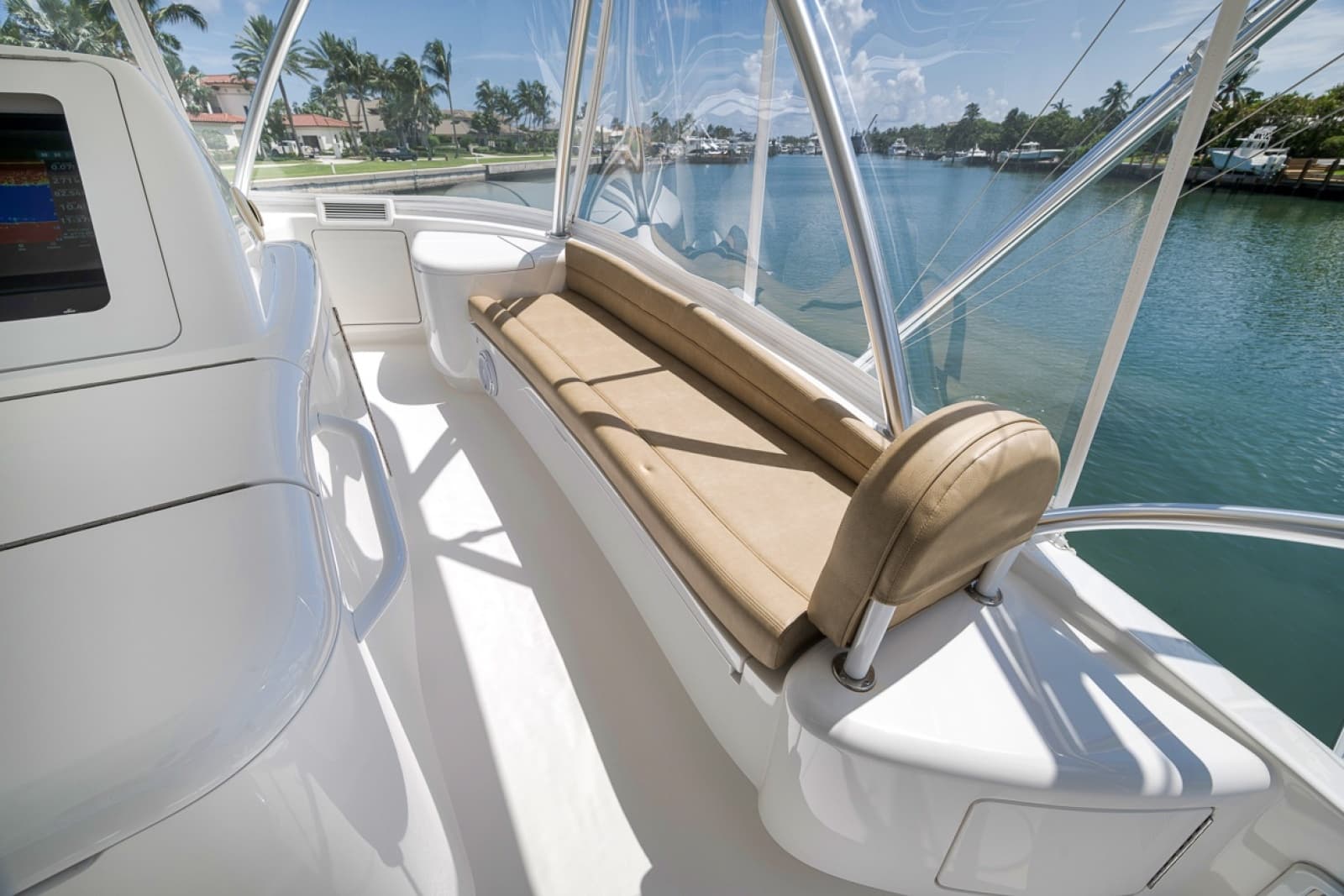 2017 Viking 62 Convertible - Photo 37