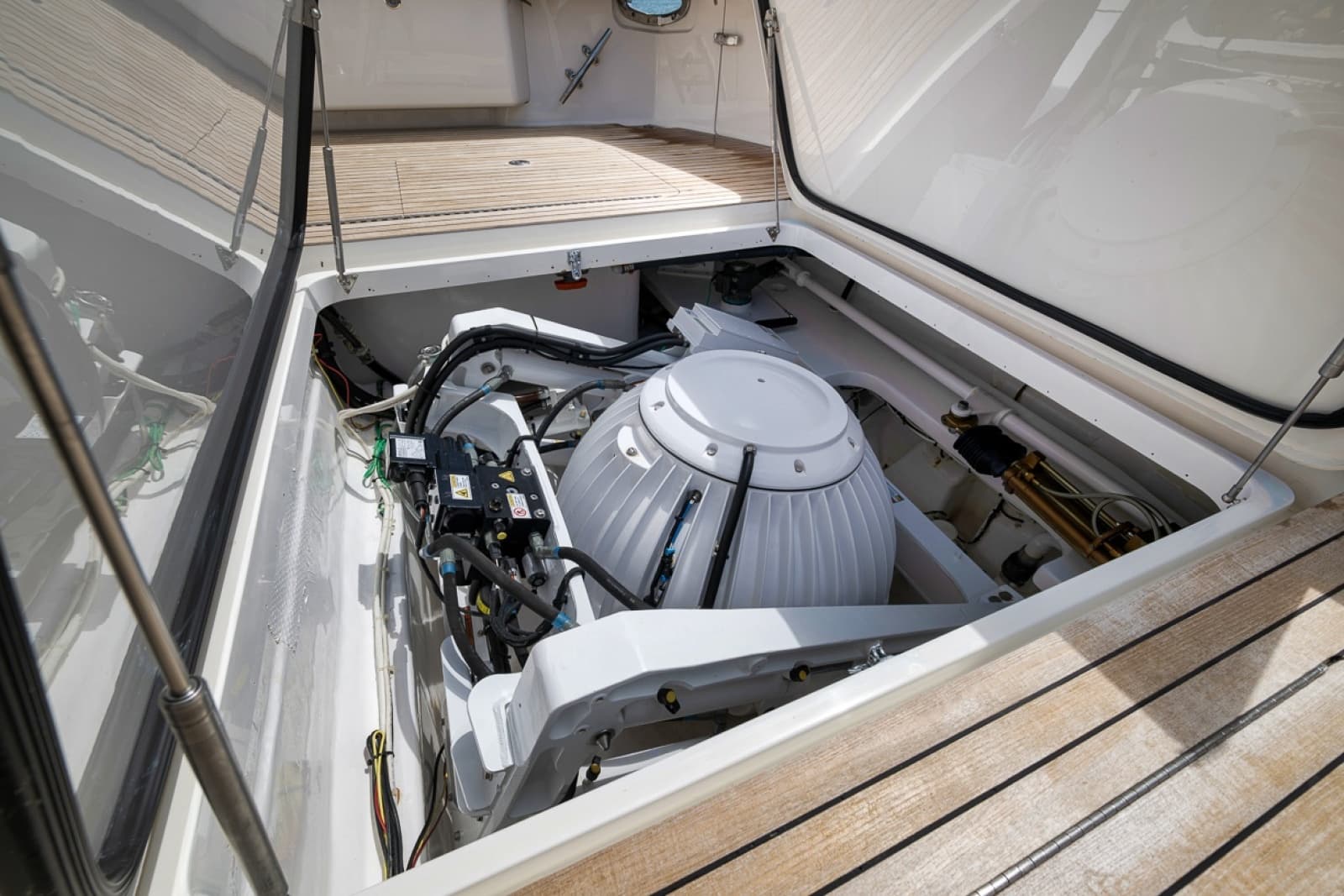 2017 Viking 62 Convertible - Photo 29