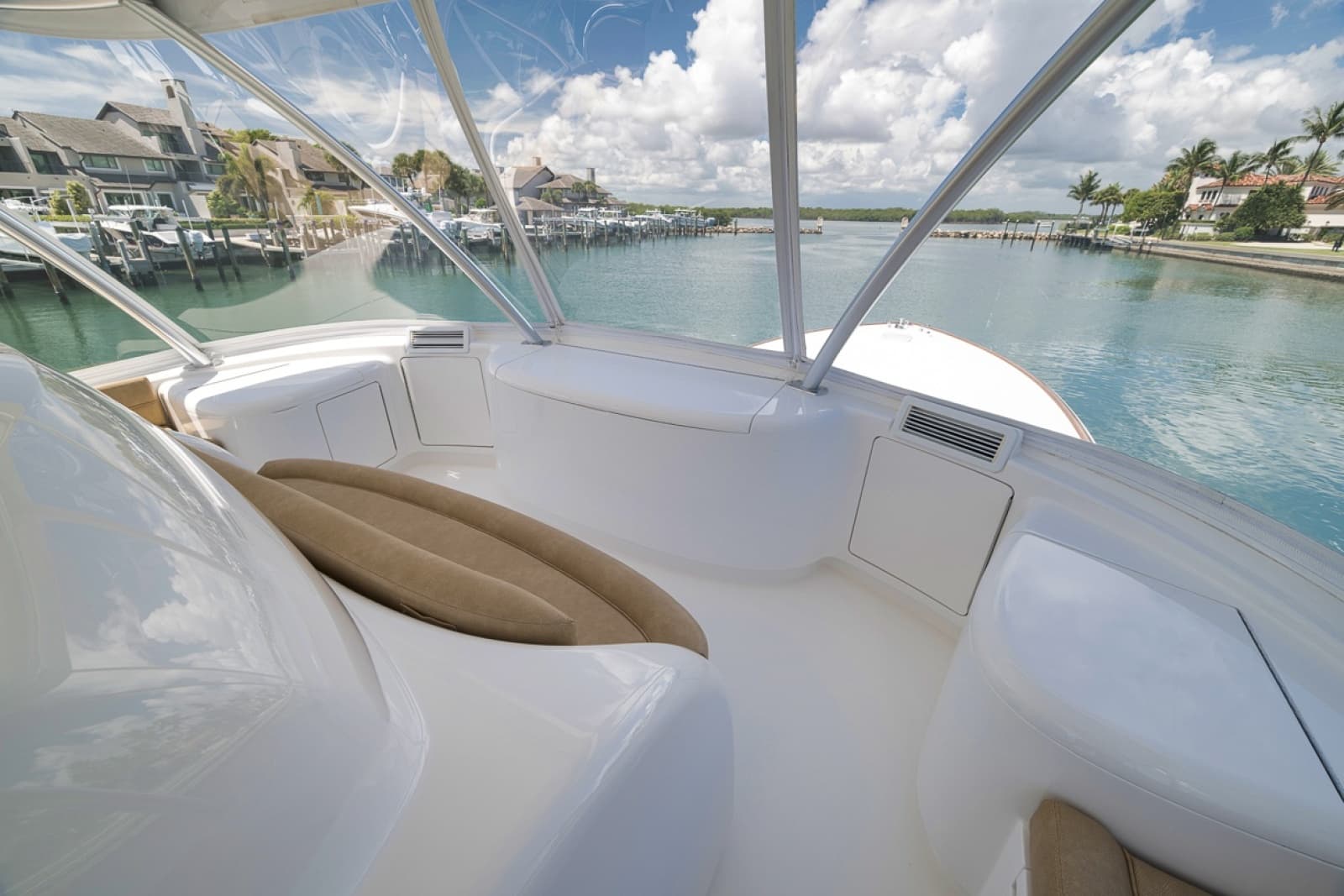 2017 Viking 62 Convertible - Photo 40