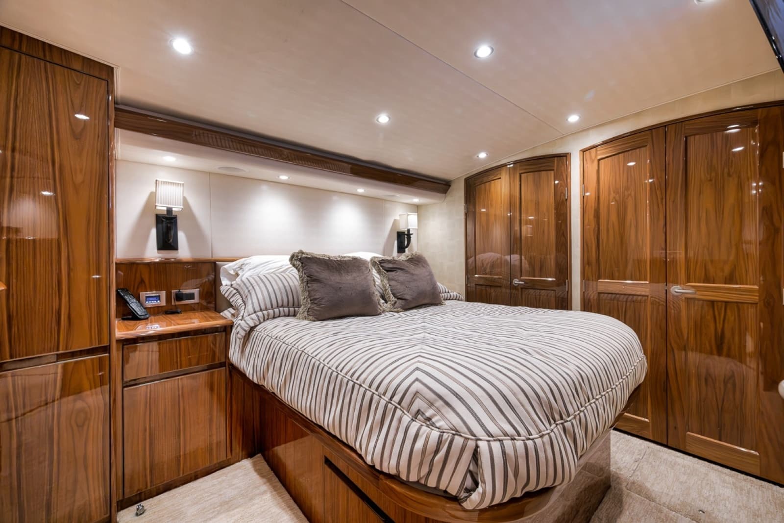 2017 Viking 62 Convertible - Photo 58