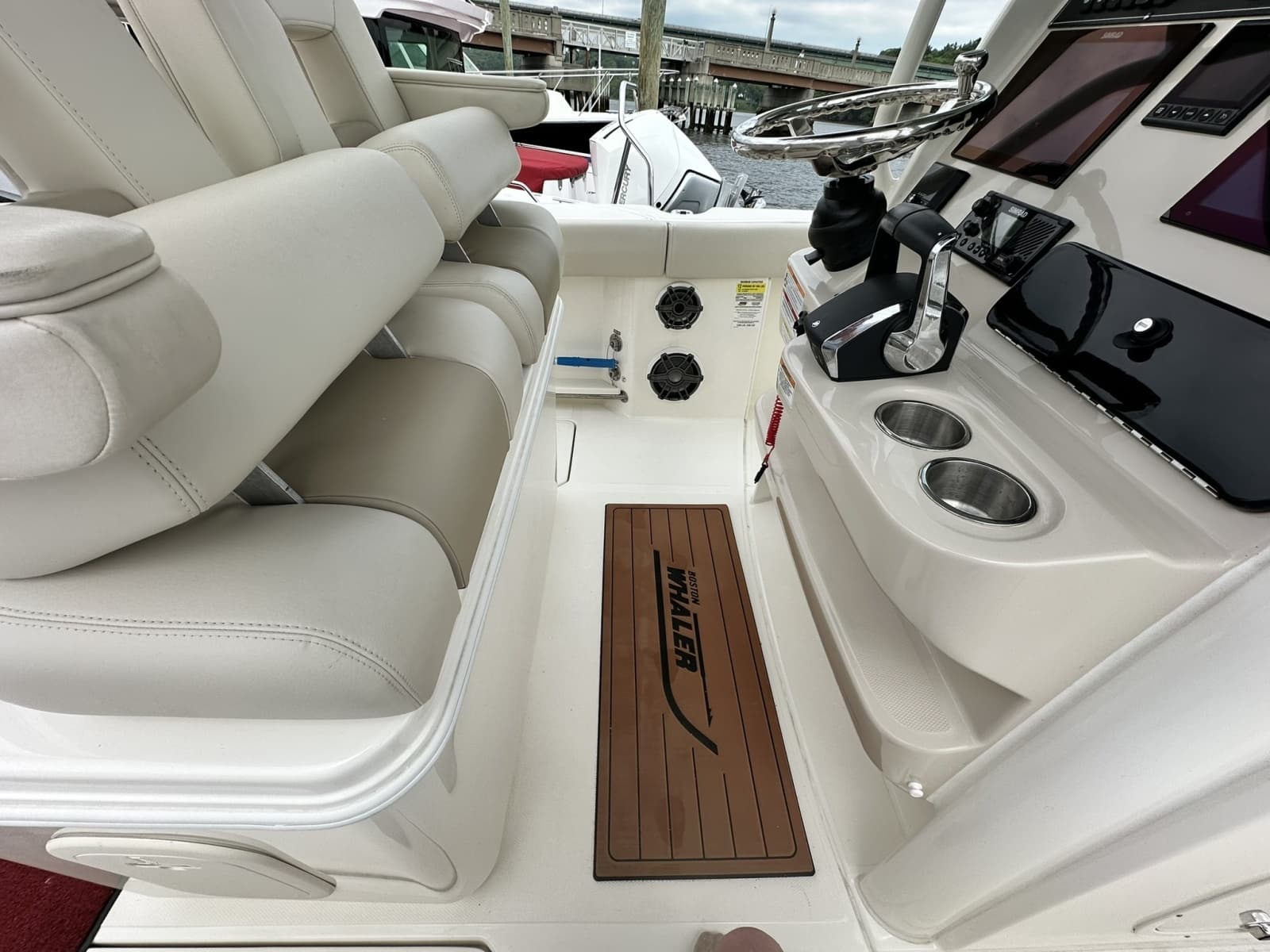 2024 Boston Whaler 250 Outrage - Photo 19