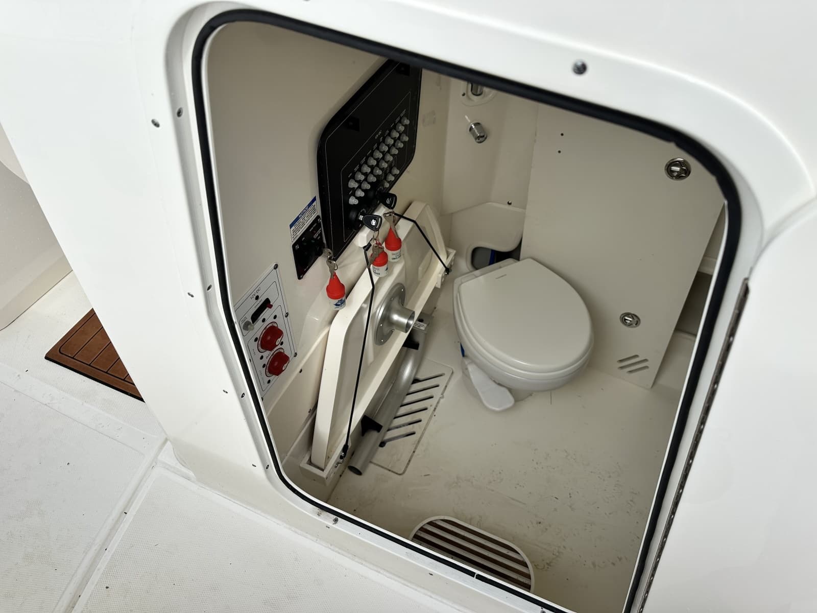 2024 Boston Whaler 250 Outrage - Photo 24