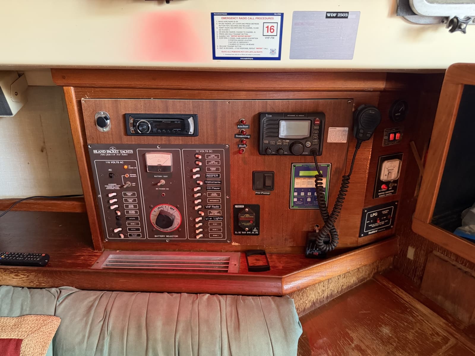 1986 Island Packet 38 - Photo 24