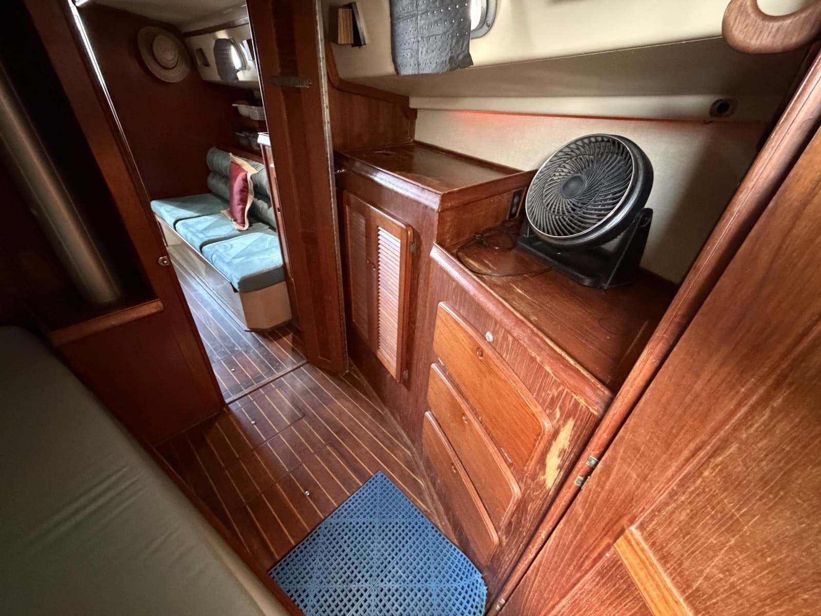 1986 Island Packet 38 - Photo 28