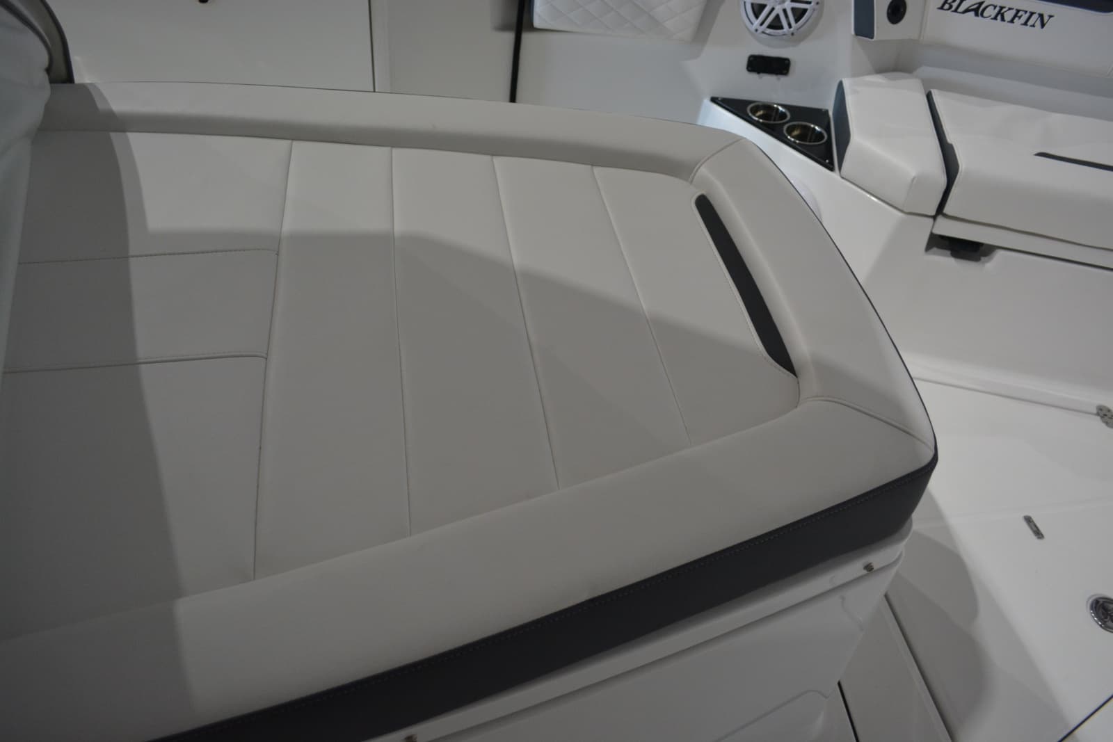 2023 Blackfin 332 CC - Photo 11