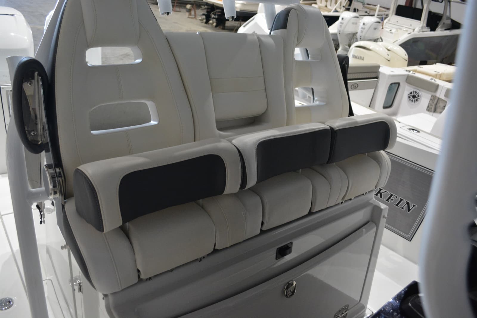 2023 Blackfin 332 CC - Photo 9