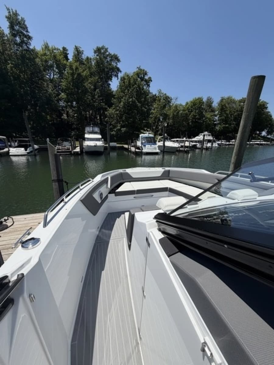 2024 Cruisers Yachts  - Photo 15