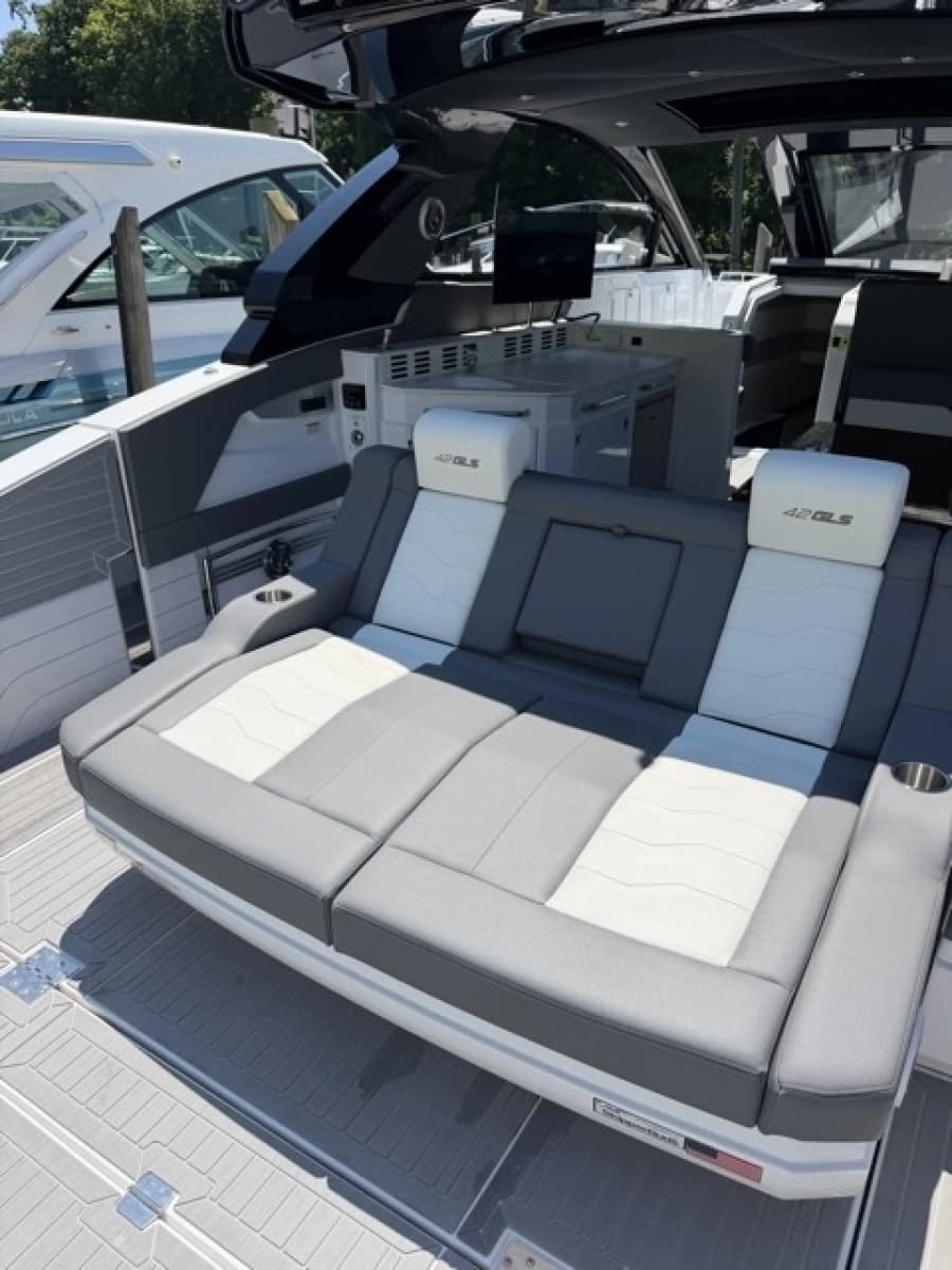2024 Cruisers Yachts  - Photo 18