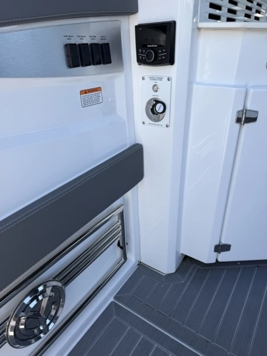 2024 Cruisers Yachts  - Photo 23