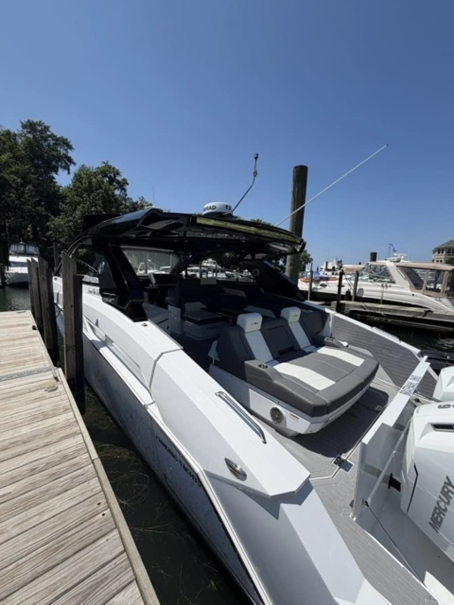 2024 Cruisers Yachts  - Photo 3