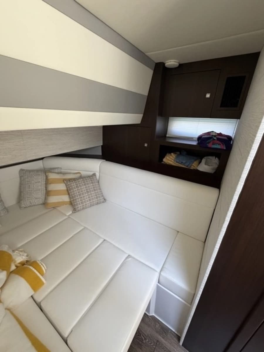 2024 Cruisers Yachts  - Photo 21