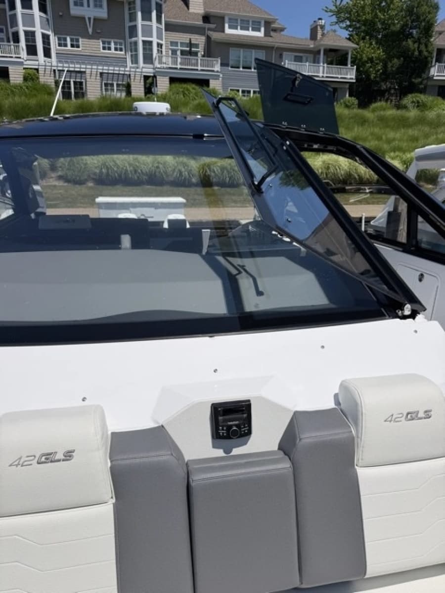 2024 Cruisers Yachts  - Photo 7