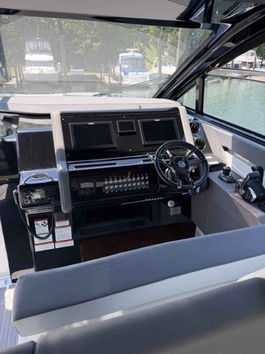 2024 Cruisers Yachts  - Photo 11