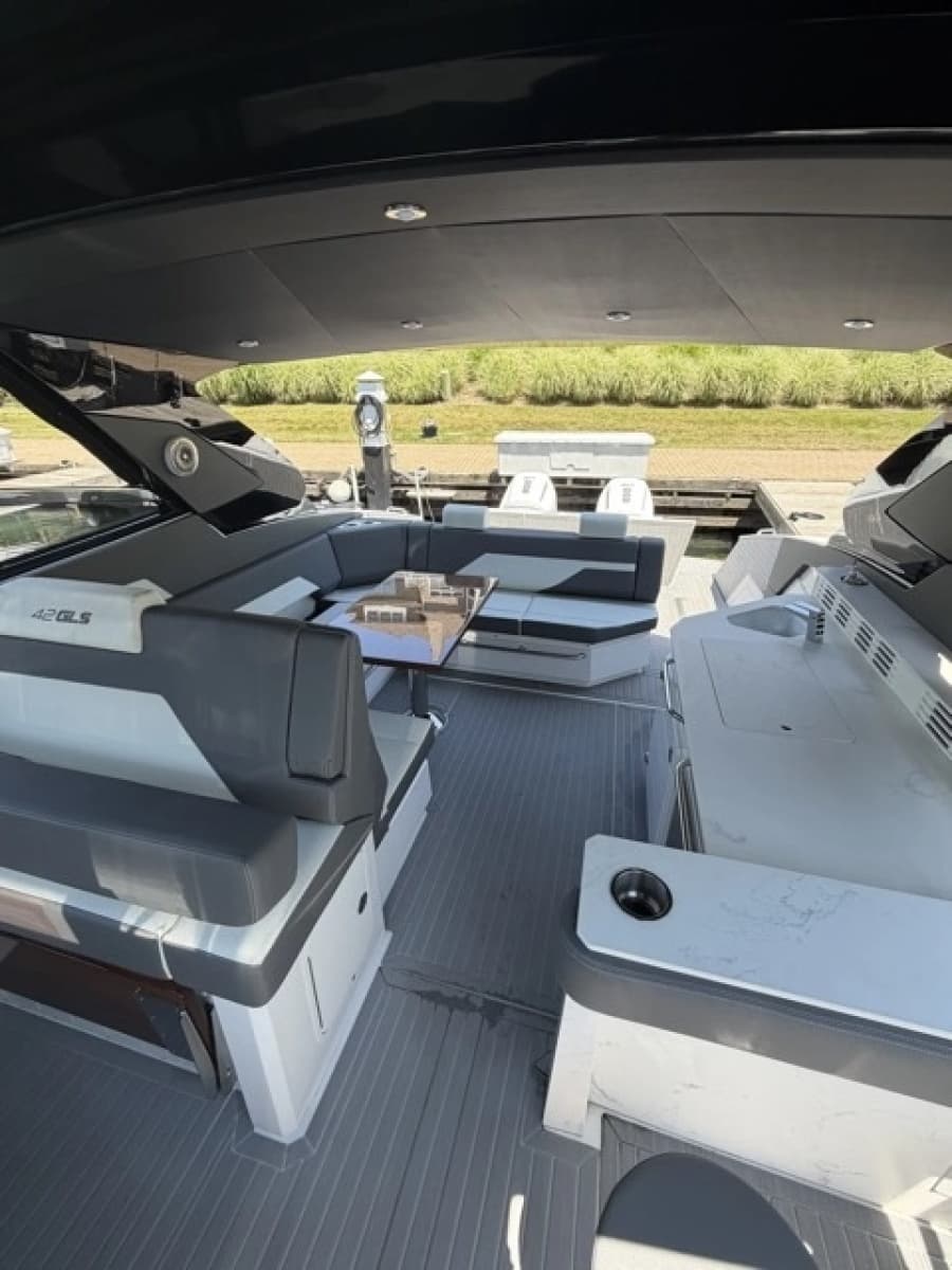 2024 Cruisers Yachts  - Photo 9