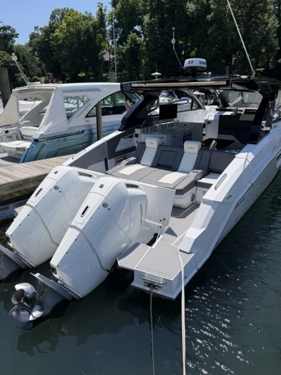 2024 Cruisers Yachts  - Photo 4