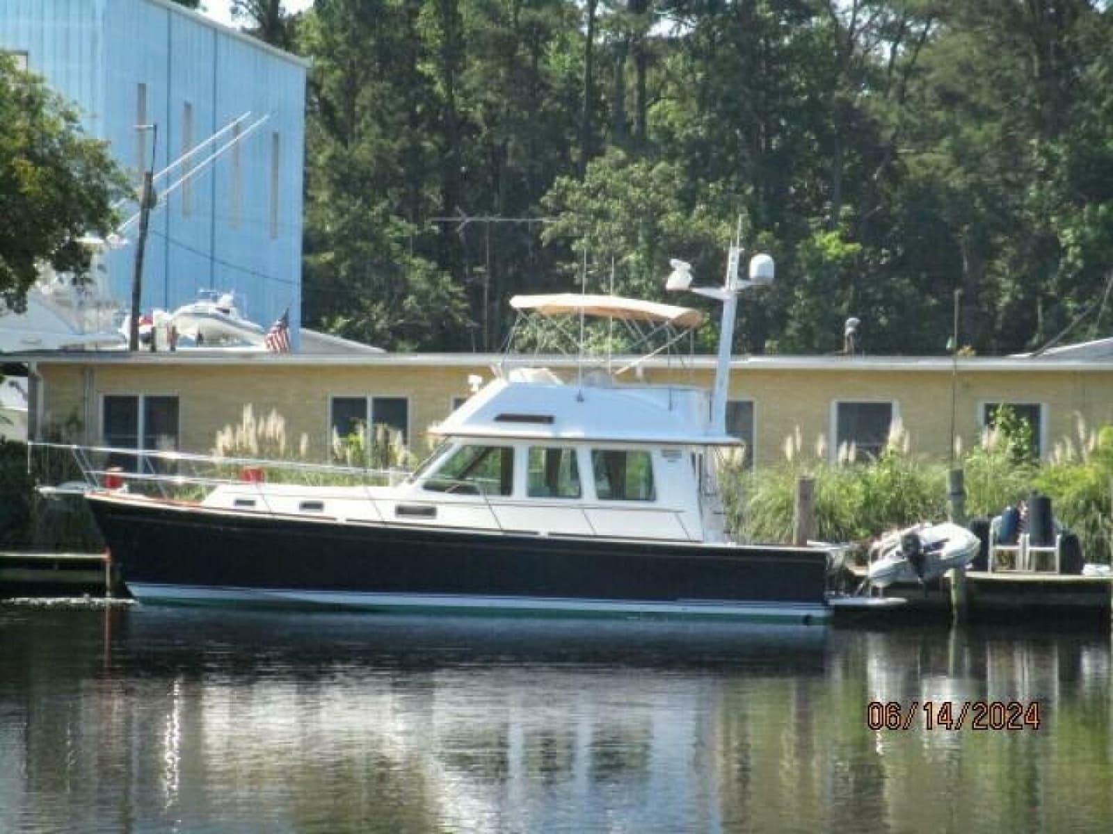2005 Sabre Flybridge - Photo 1