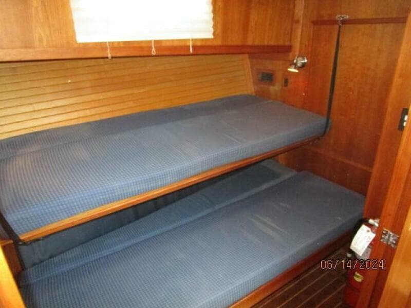 2005 Sabre Flybridge - Photo 111
