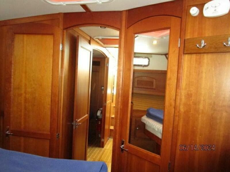 2005 Sabre Flybridge - Photo 103