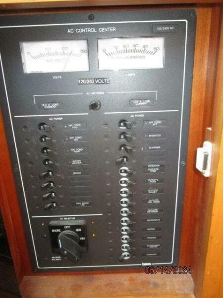 2005 Sabre Flybridge - Photo 129