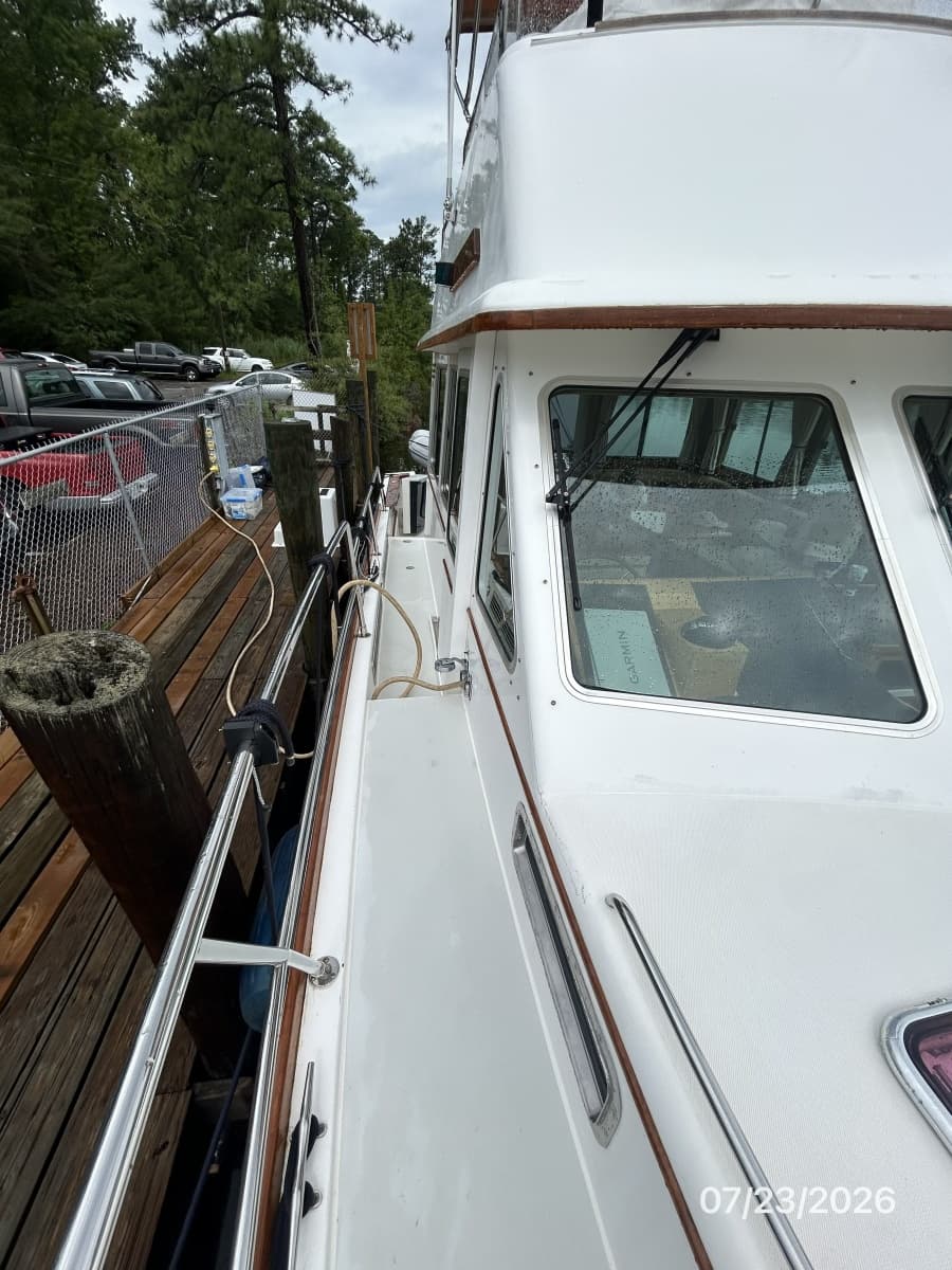 2005 Sabre Flybridge - Photo 12