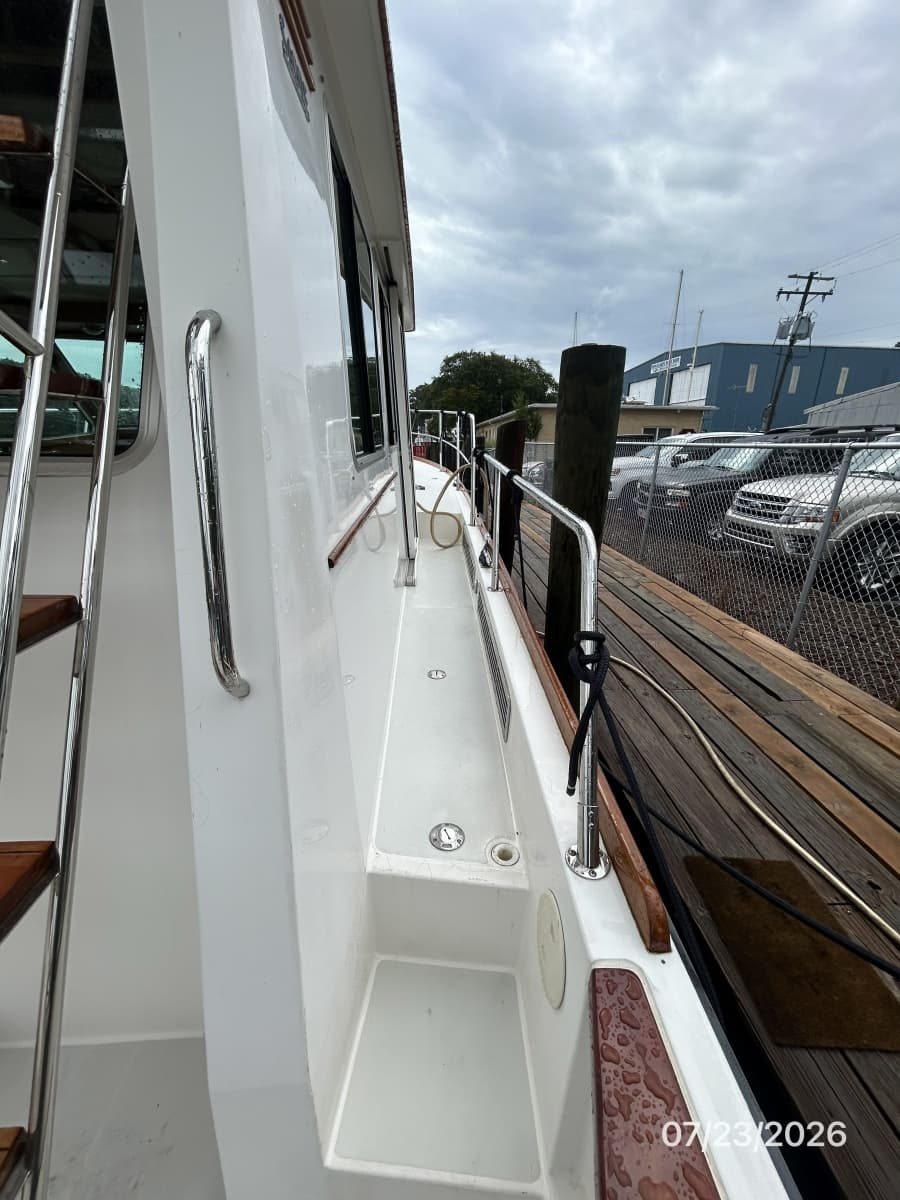 2005 Sabre Flybridge - Photo 11