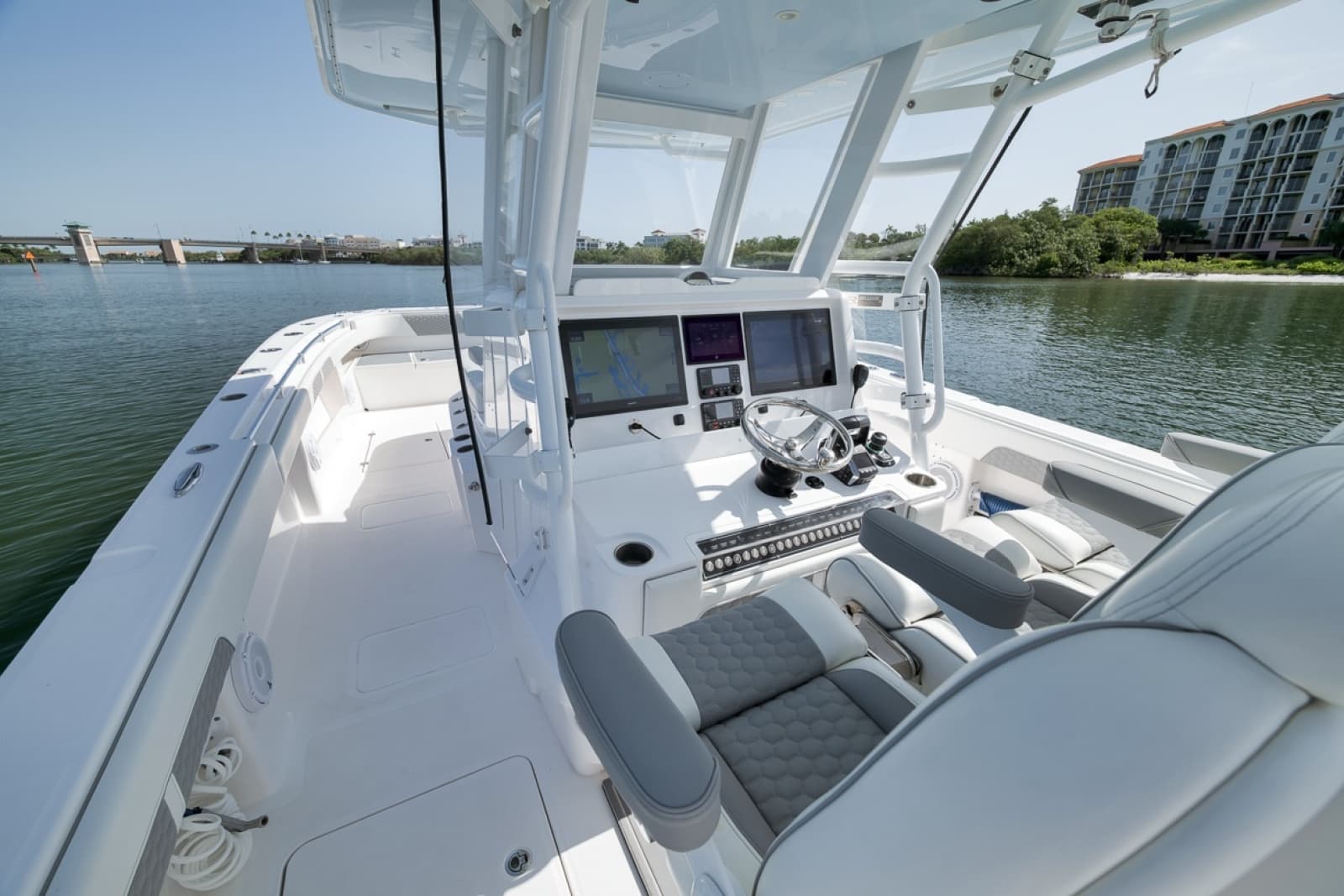2025 Invincible 35 Catamaran - Photo 32
