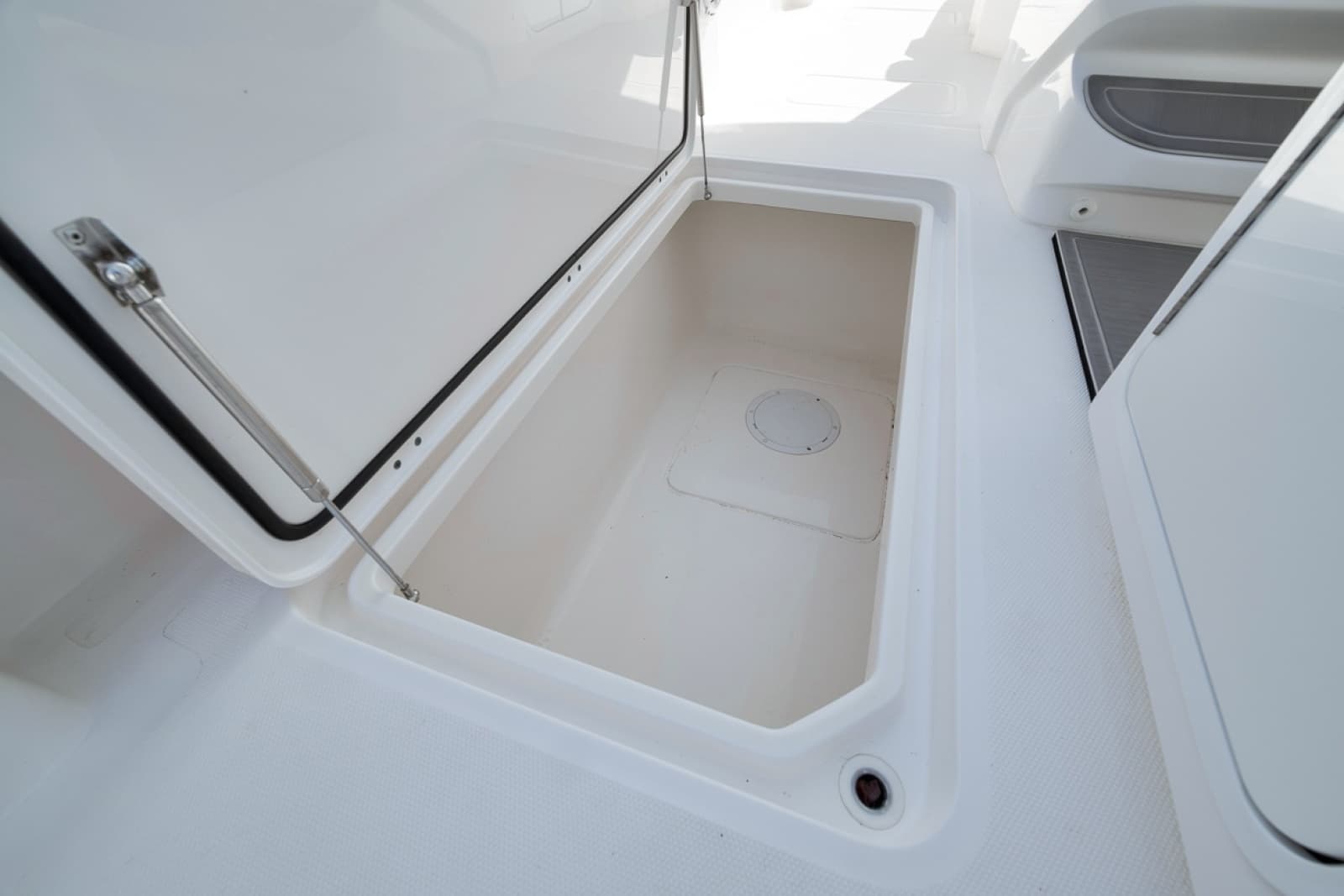 2025 Invincible 35 Catamaran - Photo 31