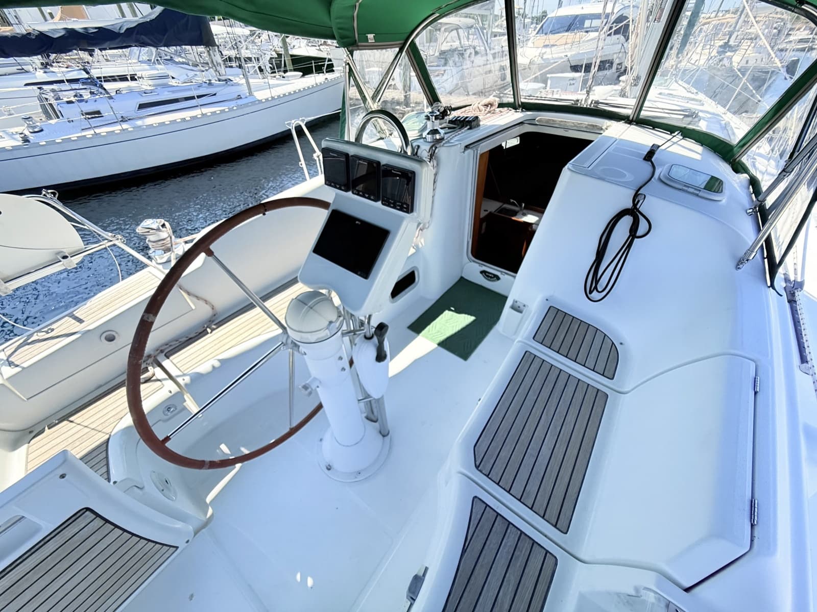2004 Beneteau 373 - Photo 12