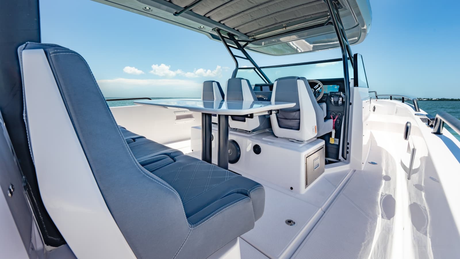 2023 Axopar 37 - Photo 31