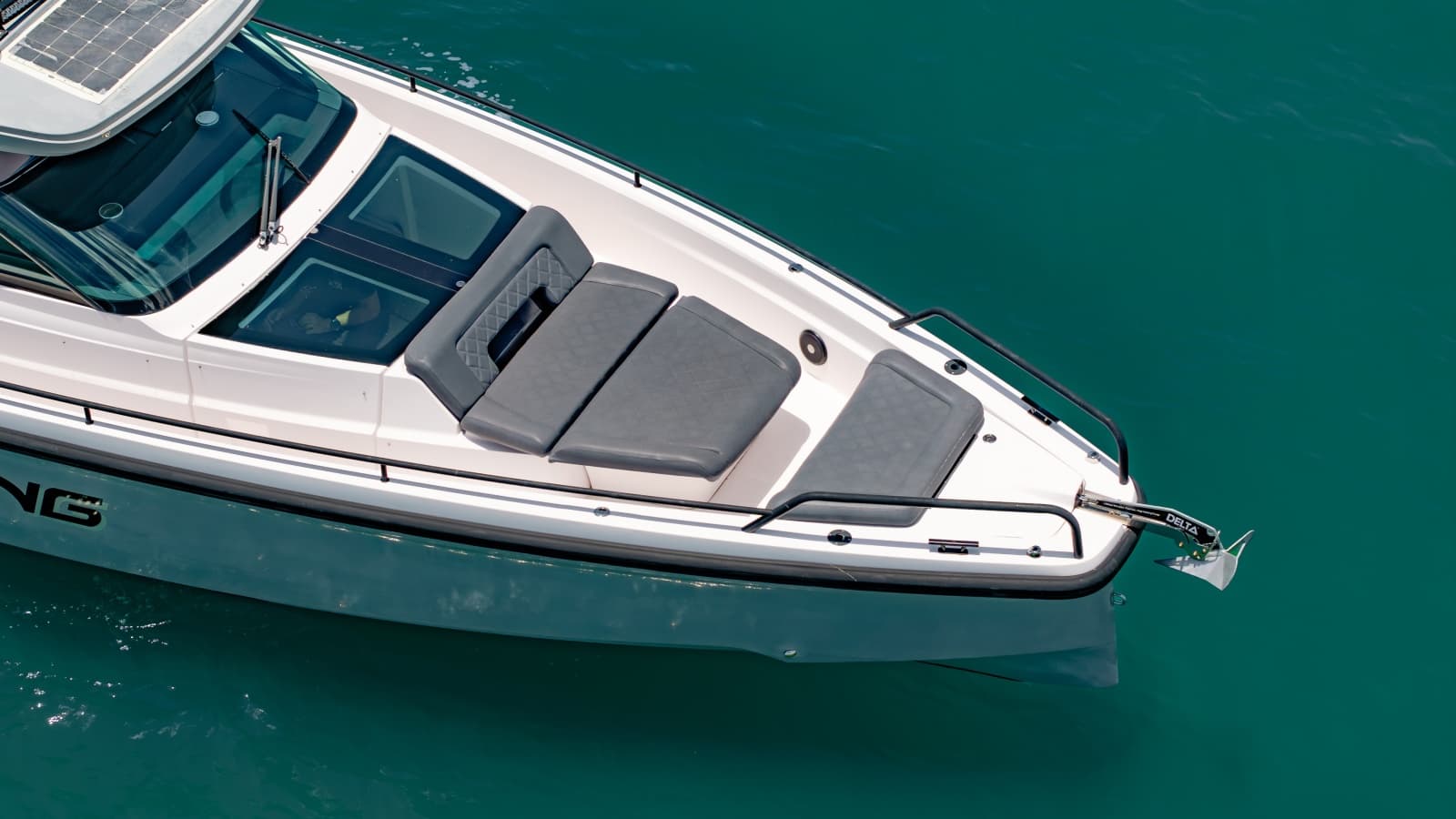 2023 Axopar 37 - Photo 24