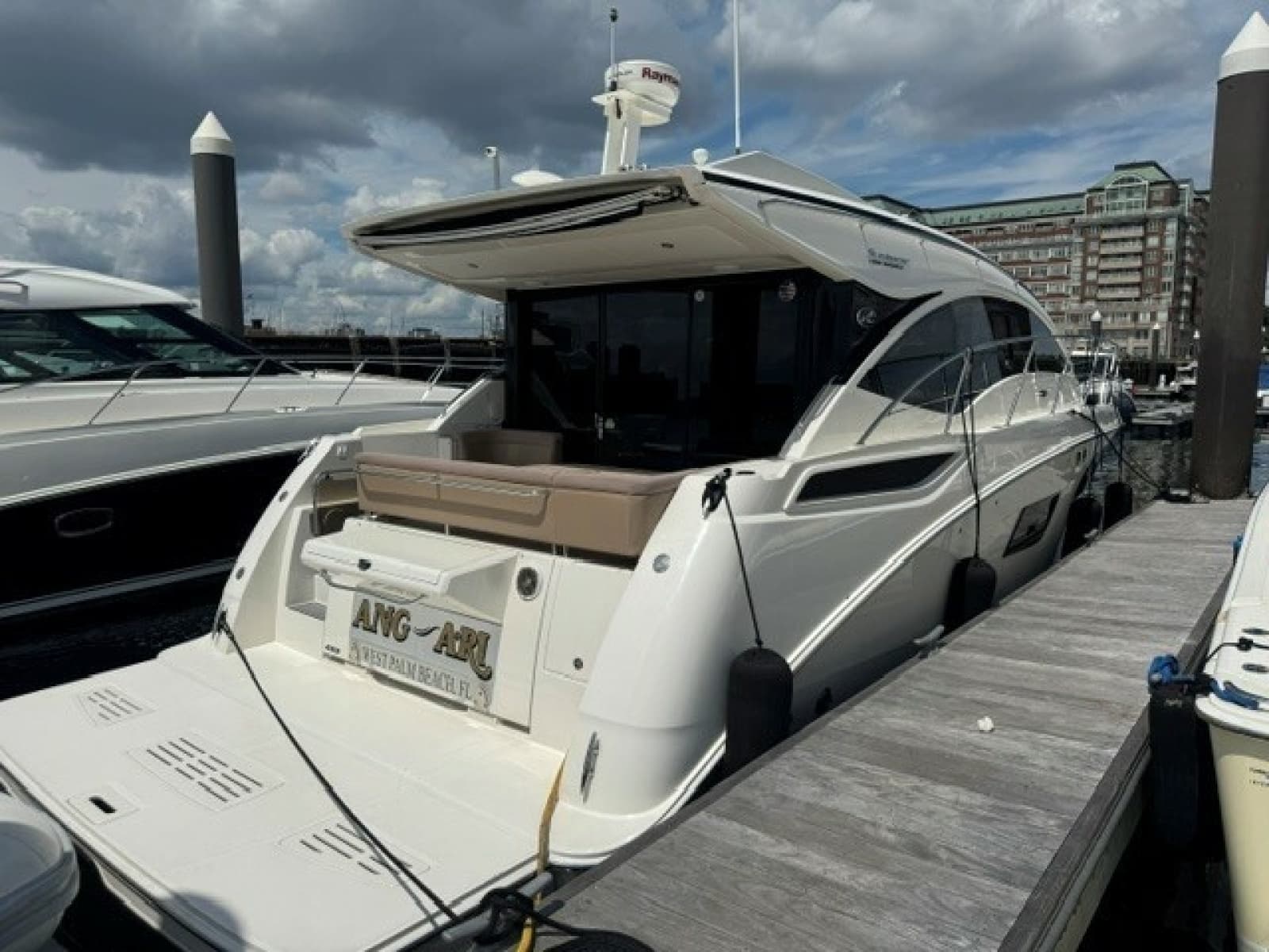 2017 Sea Ray 400 Sundancer - Photo 2