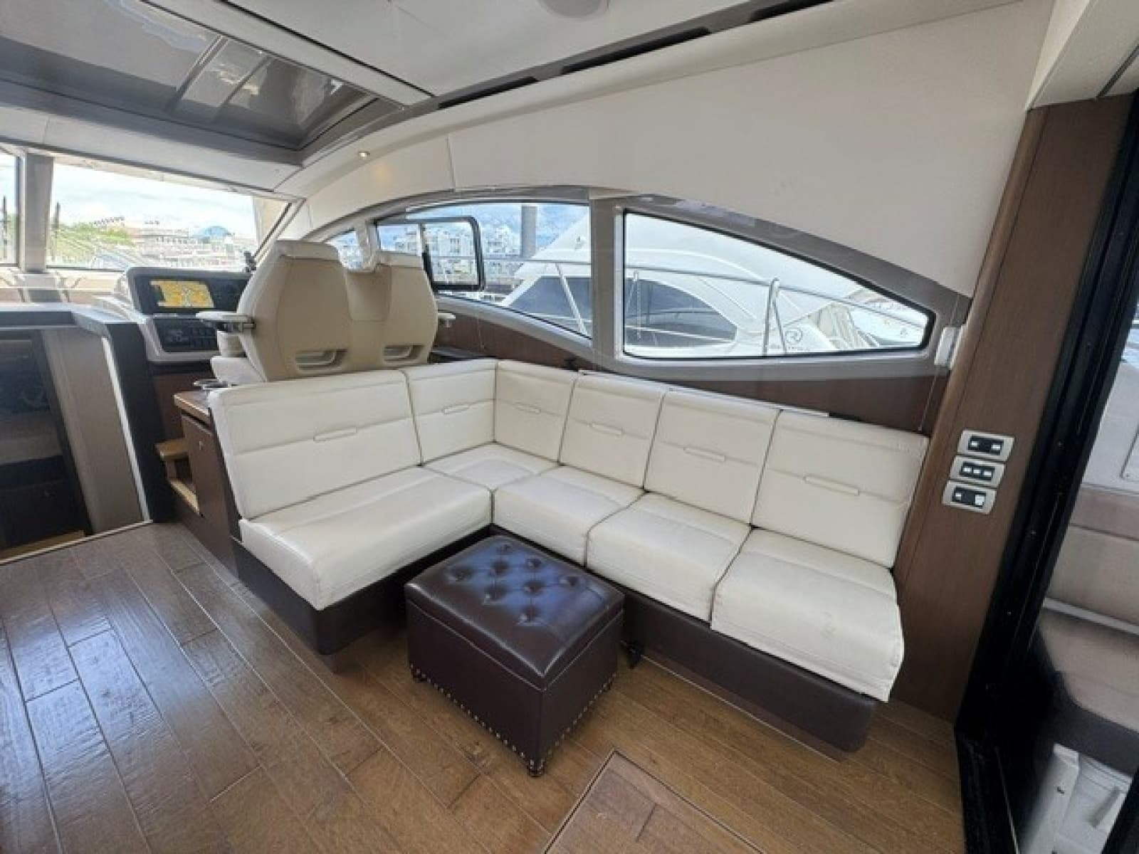 2017 Sea Ray 400 Sundancer - Photo 10