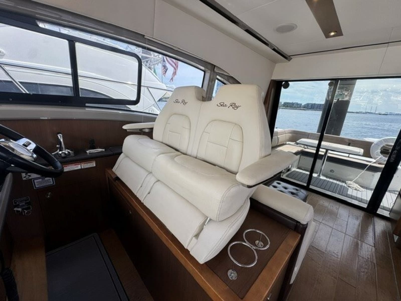 2017 Sea Ray 400 Sundancer - Photo 12