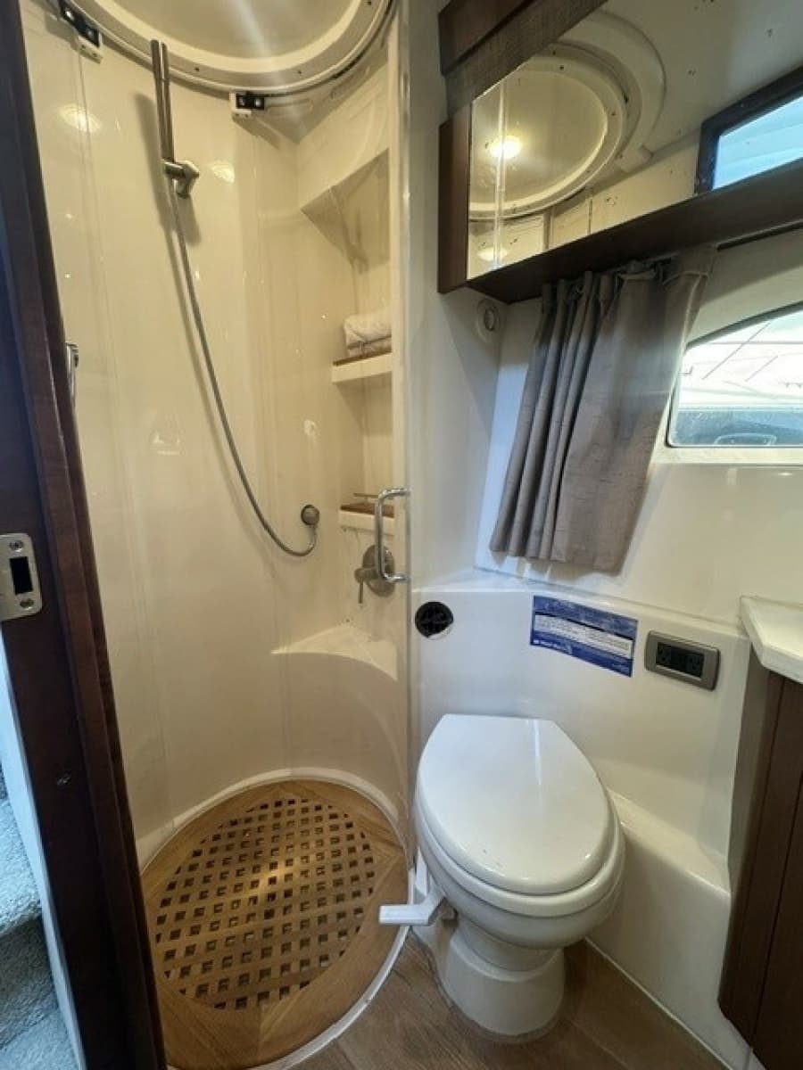 2017 Sea Ray 400 Sundancer - Photo 21