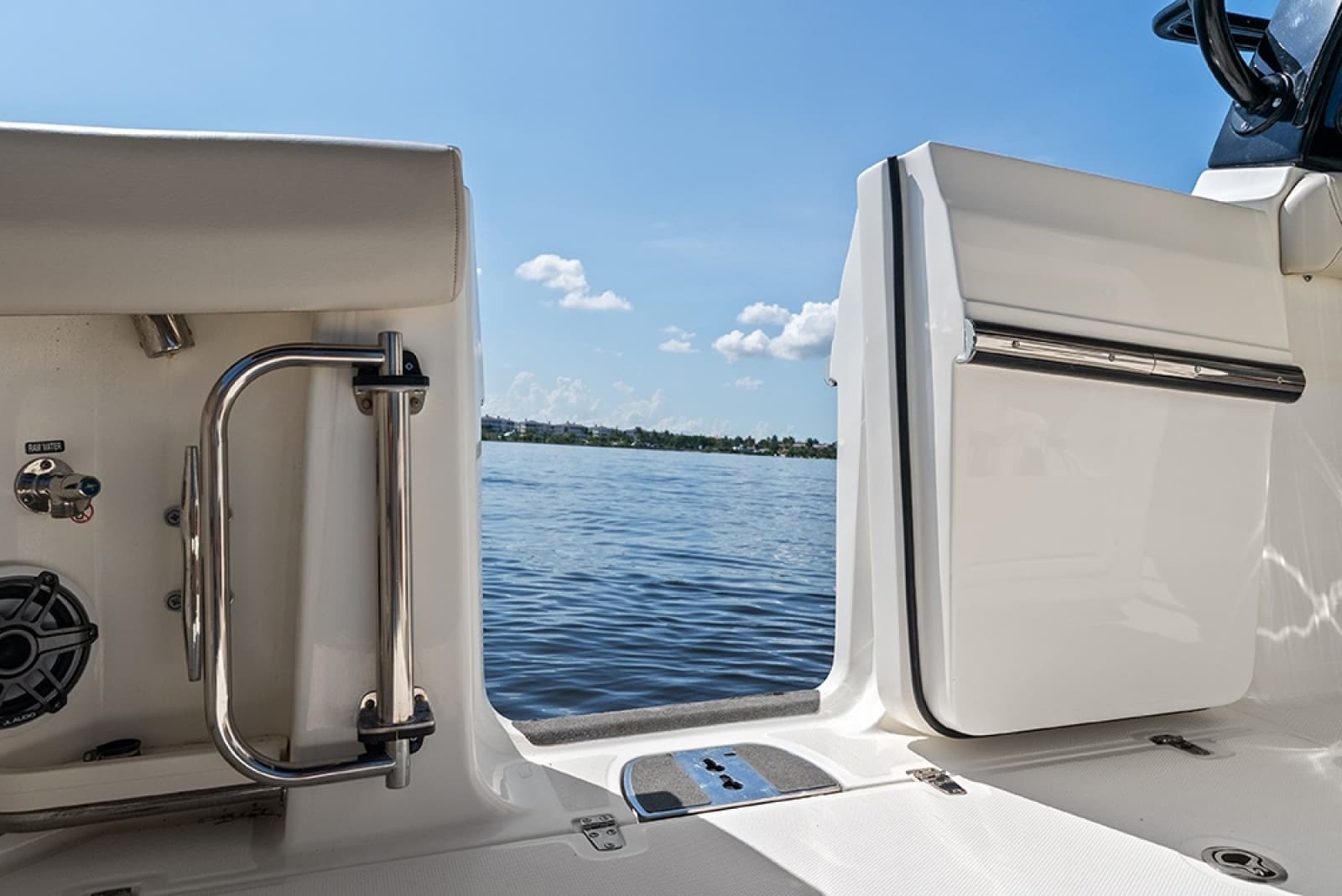 2023 Boston Whaler 350 Realm - Photo 16