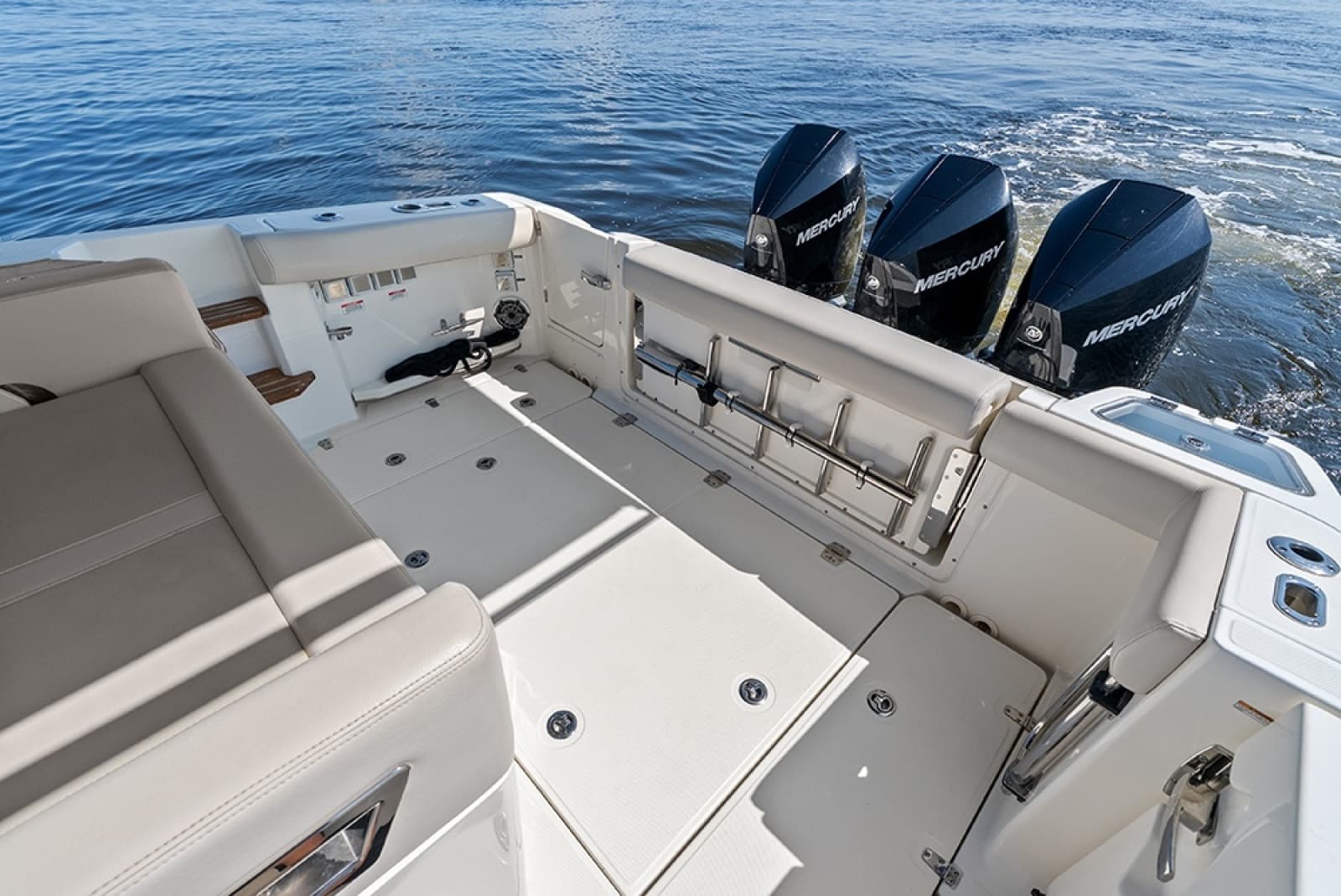 2023 Boston Whaler 350 Realm - Photo 15