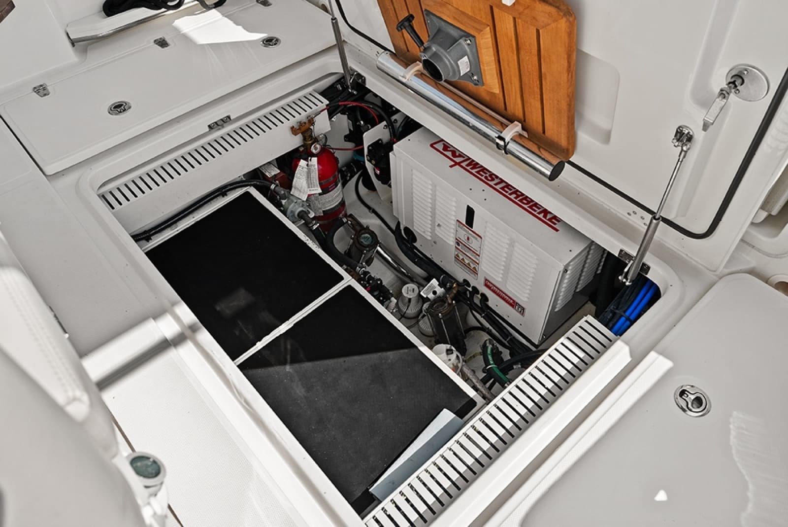 2023 Boston Whaler 350 Realm - Photo 45