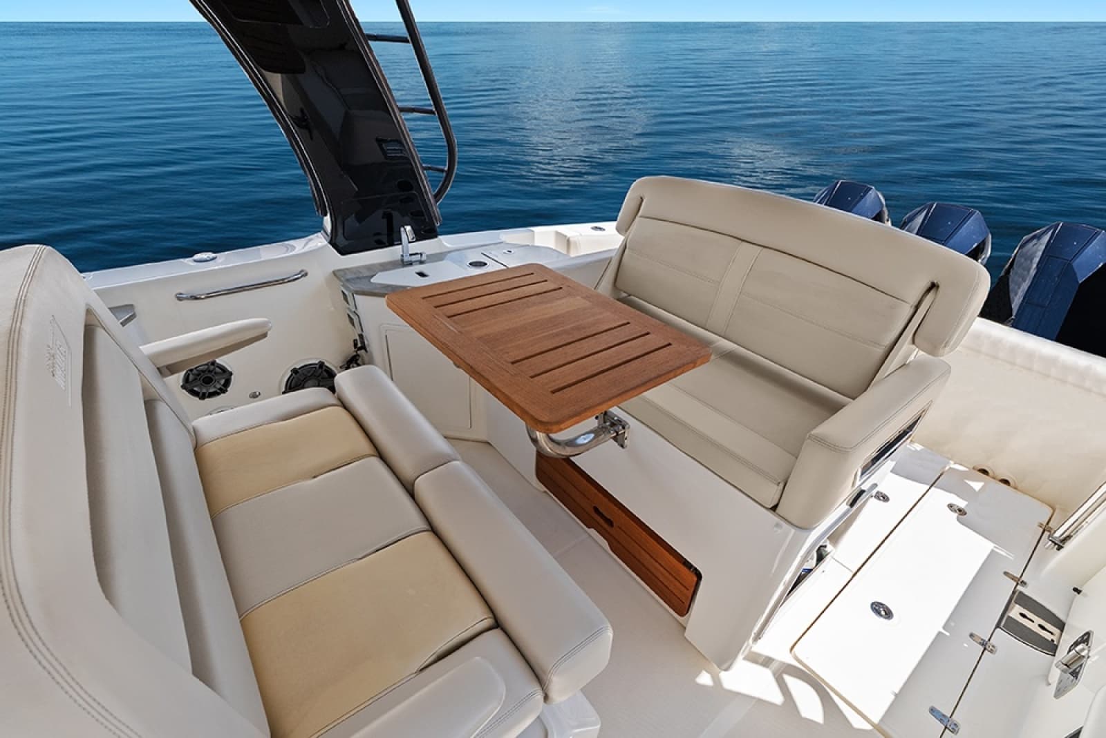 2023 Boston Whaler 350 Realm - Photo 24