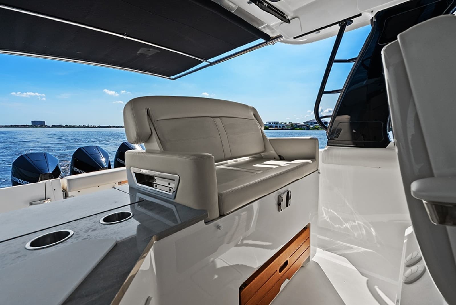 2023 Boston Whaler 350 Realm - Photo 19