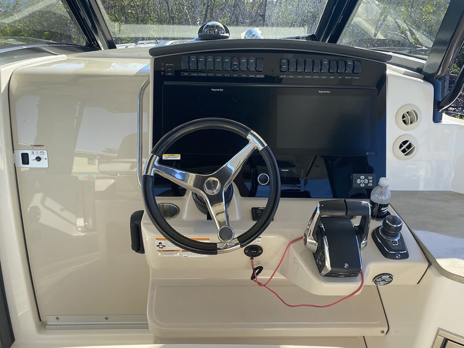 2023 Boston Whaler 350 Realm - Photo 4