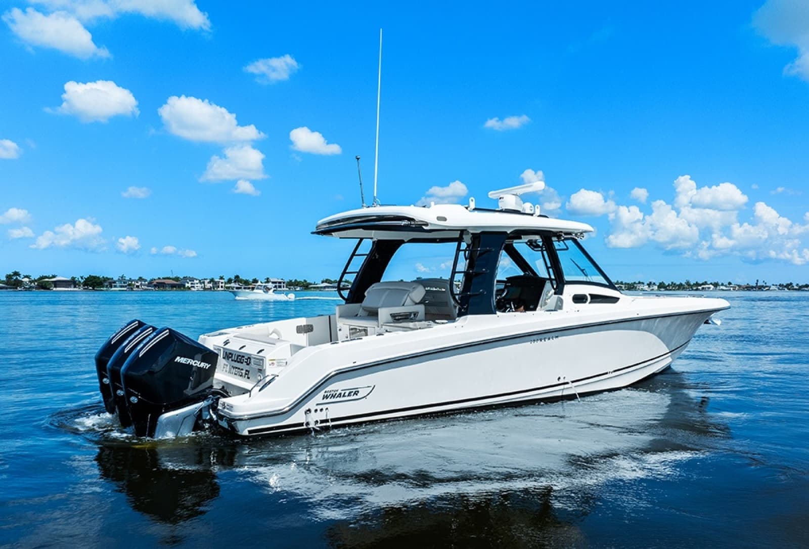 2023 Boston Whaler 350 Realm - Photo 6