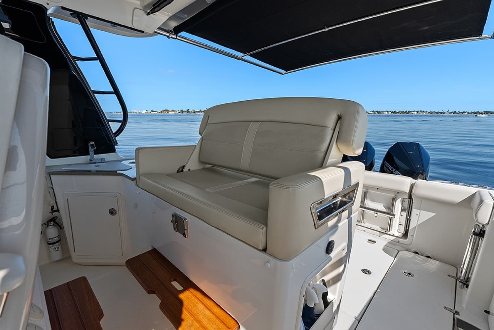 2023 Boston Whaler 350 Realm - Photo 18