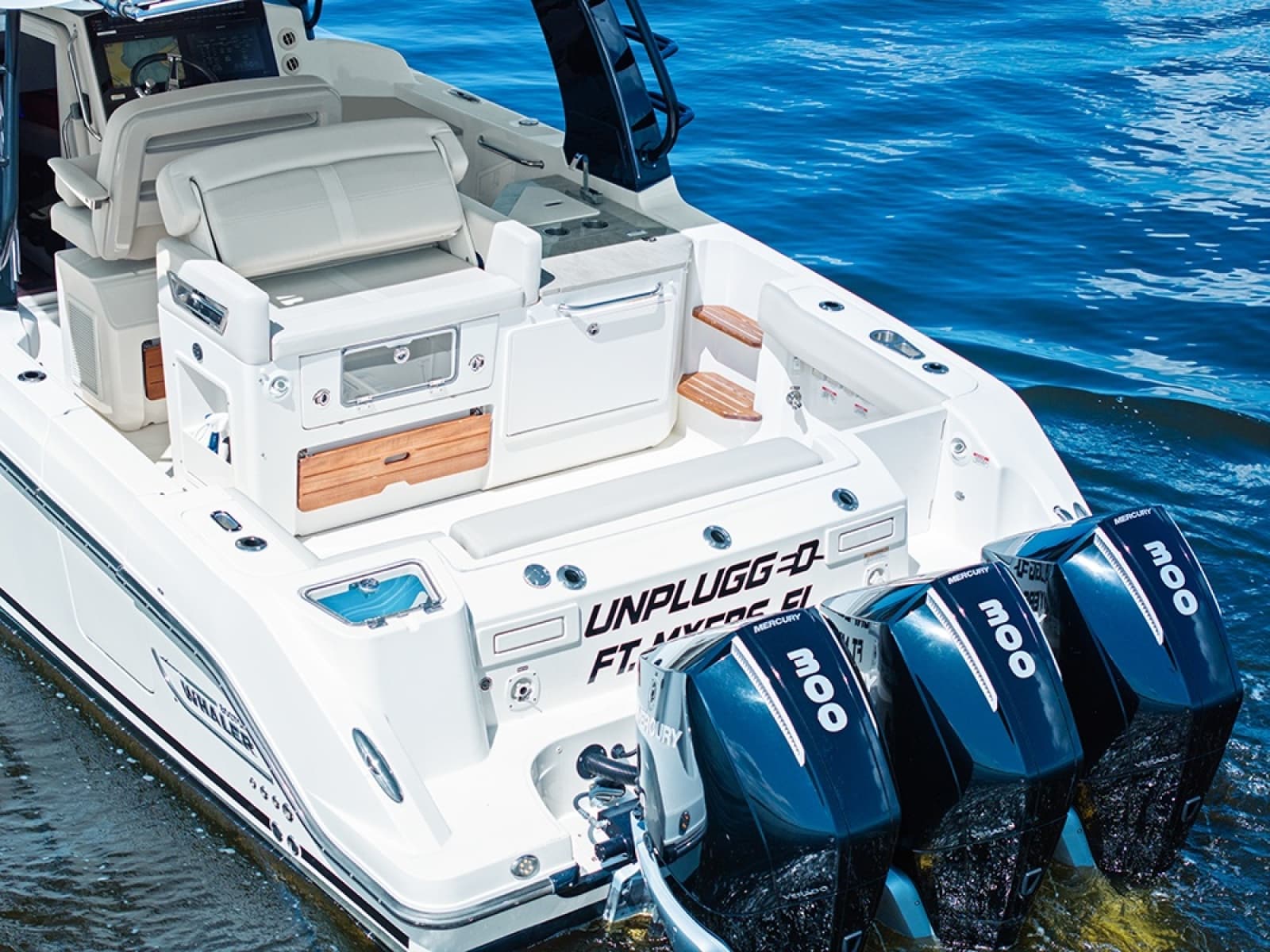 2023 Boston Whaler 350 Realm - Photo 12